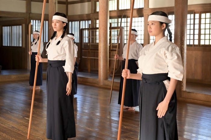 志田彩良、今田美桜「あんぱん」第25話(C)NHK