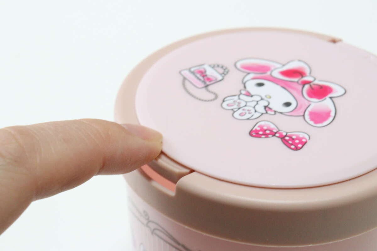 ダイソーのワンタッチで蓋が開く綿棒ケース