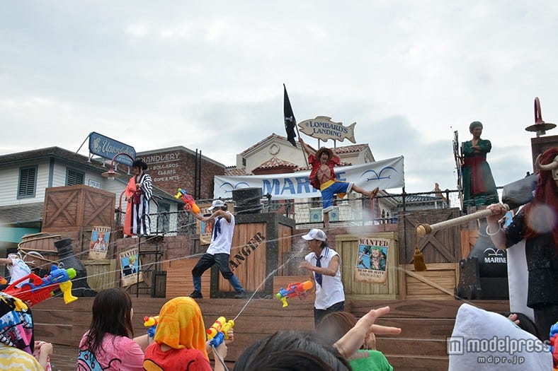 USJ、「ワンピース」ストリートショーが開幕 はちゃめちゃウォーターバトルに熱狂