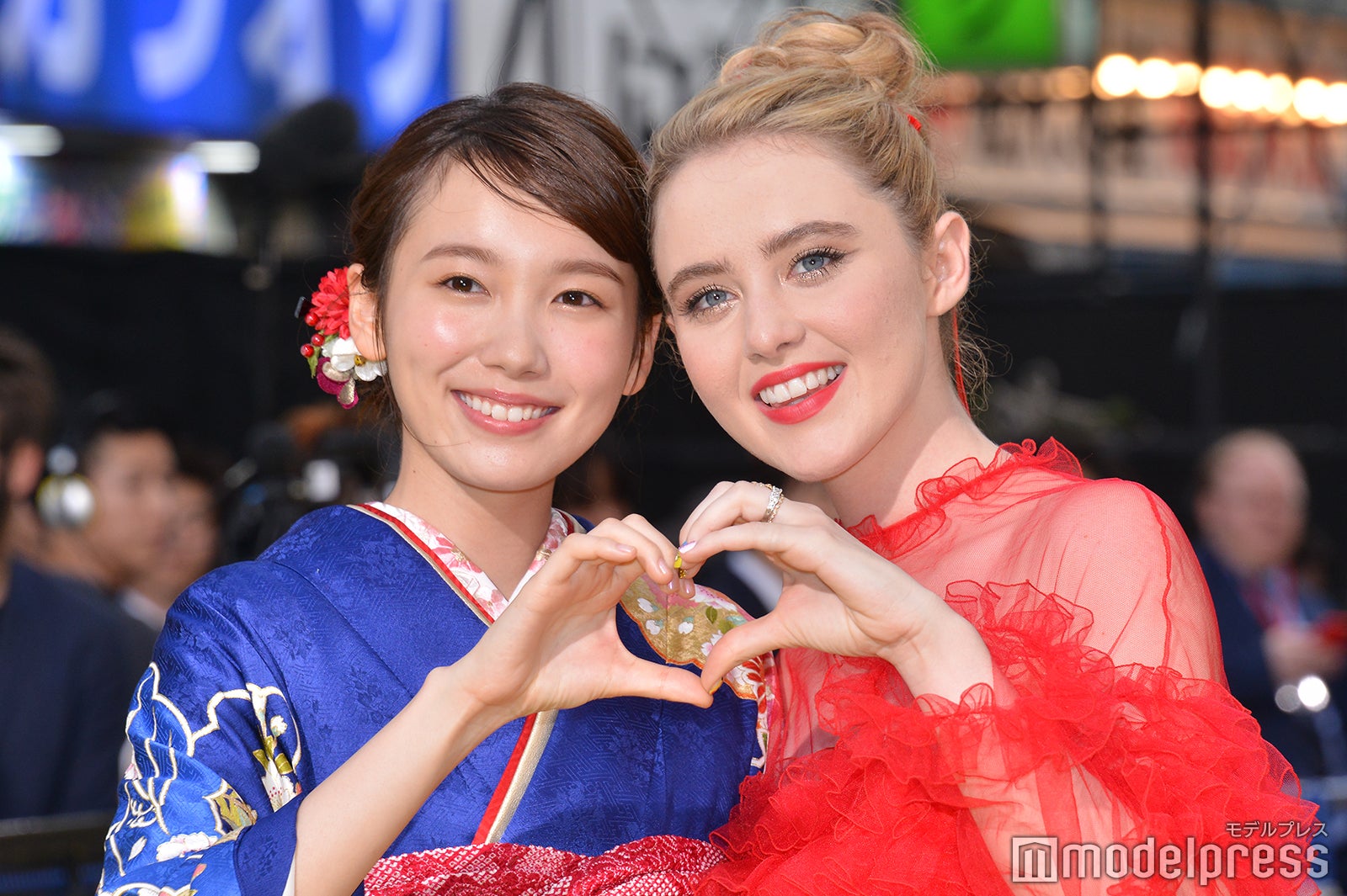 飯豊まりえ、キャスリン・ニュートン（C）モデルプレス