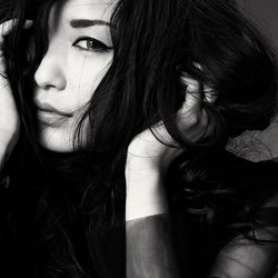 映画「NANA」以来13年振りにタッグ 中島美嘉×HYDEの新曲が話題のアニメ主題歌に