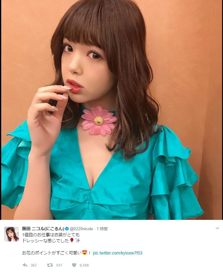 藤田ニコル、美谷間チラ見せ“SEXYにこるん”連投で「色気がすごい」“大人化”に注目