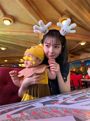 田中芽衣、プーさん姿の0歳息子と初の親子ディズニーを満喫「可愛いの大渋滞すぎる」