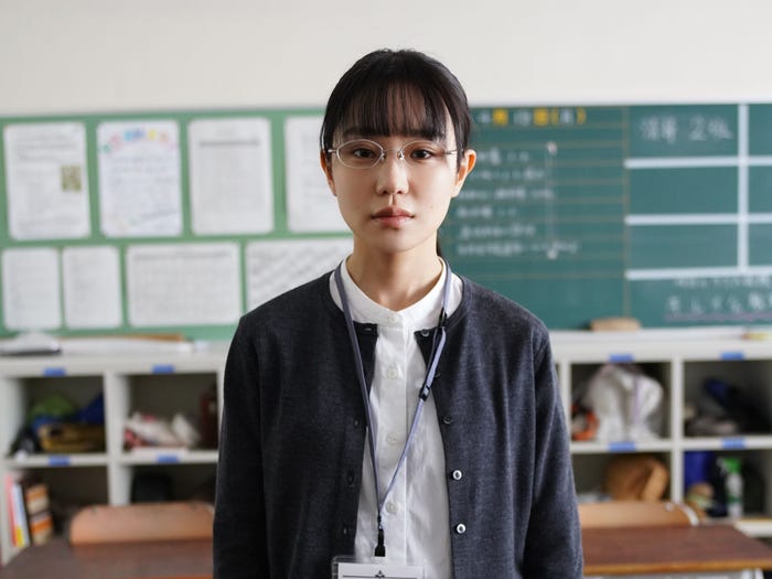 奈緒(C)2024「先生の白い嘘」製作委員会(C)鳥飼茜/講談社