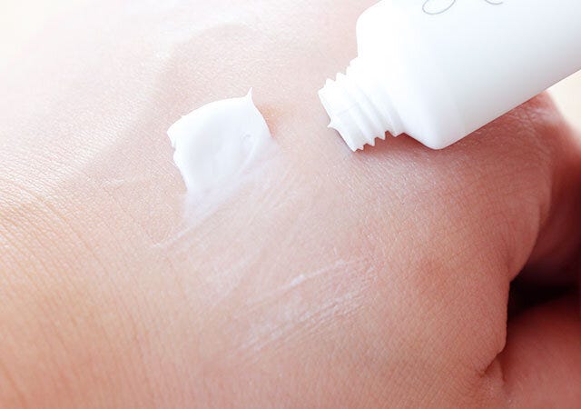 キャンドゥ フレグランススティック ハンドクリーム キャンドゥのハンドクリームのテクスチャー