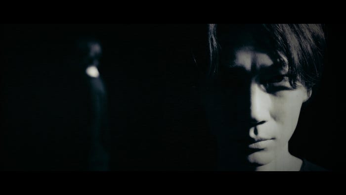 綾野剛/【THE XXXXXX】(ザ・シックス)映像より