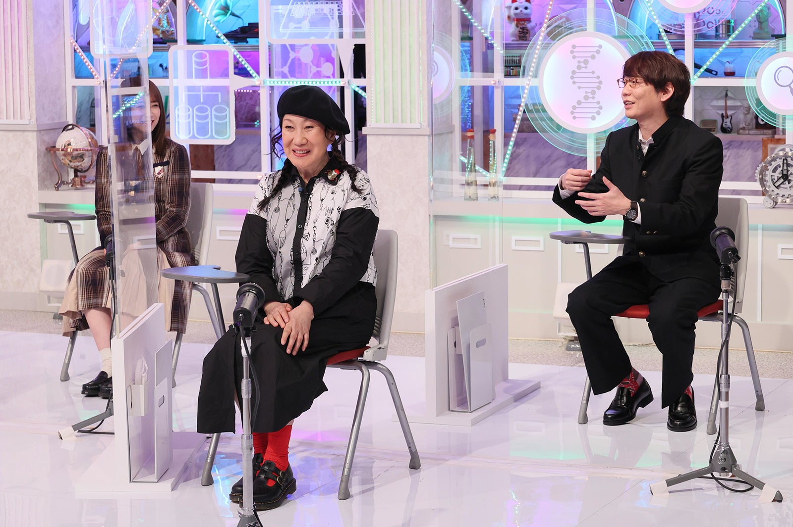 （左から）秋元真夏、室井滋、小宮浩信（C）テレビ朝日