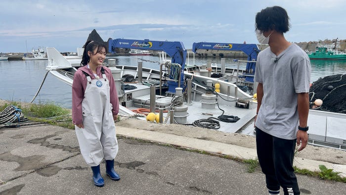 (左)矢吹奈子/『サザエさん知ってますぅ?~ニッポン全国 海なぞ大調査!~』より(C)テレビ西日本