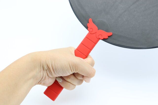 ダイソー うちわグリップ(羽、レッド、ブルー) 装着 デザイン 使用例 ダイソー うちわグリップ(羽、レッド、ブルー) 装着 デザイン 使用例