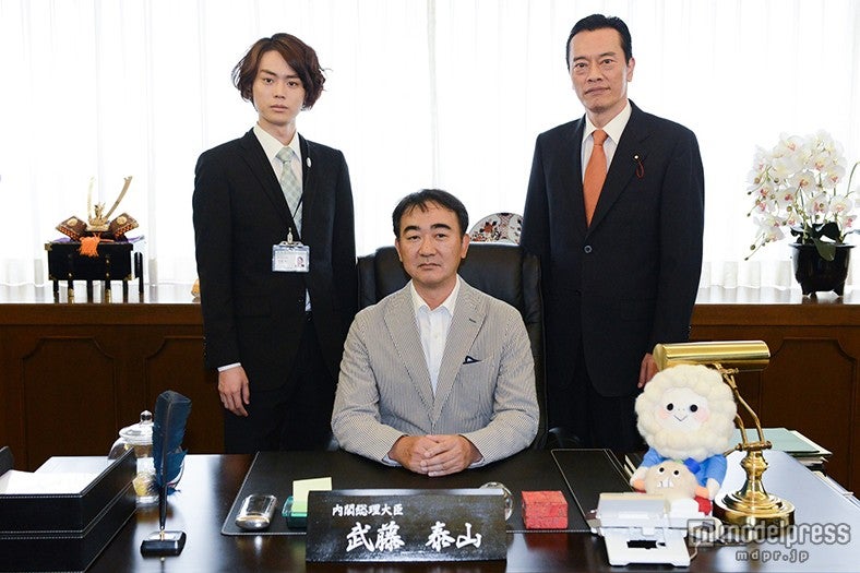 左より：菅田将暉、池井戸潤、遠藤憲一（C）テレビ朝日