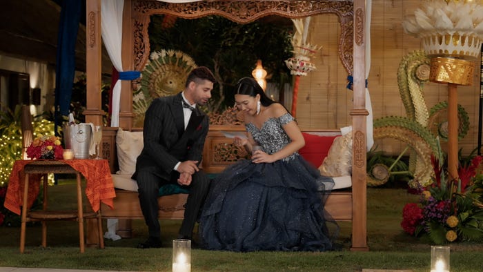 セバスティアン・クラビホ、武井亜樹『バチェロレッテ・ジャパン』シーズン3エピソード1(C)2024 Warner Bros. International Television Production Limited. All Rights Reserved