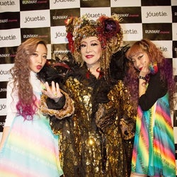 人気双子モデルユニット 共演の美川憲一からラブコール モデルプレス