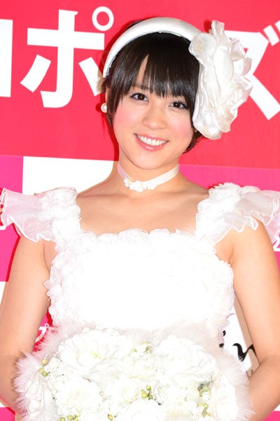 北乃きい、早着替えで美脚をチラリ　ウェディングドレス姿を初披露