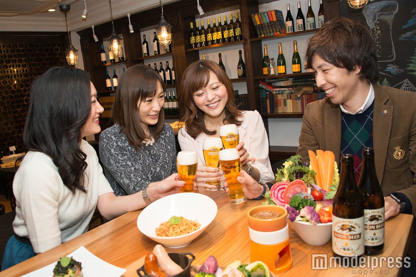 まずは一番搾りで乾杯 (C)モデルプレス