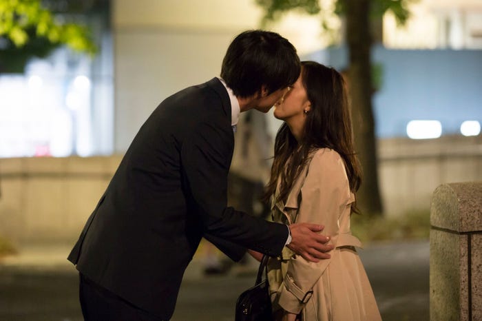 大東駿介、板野友美/「フリンジマン ~愛人の作り方教えます~」第10話より(画像提供:テレビ東京)