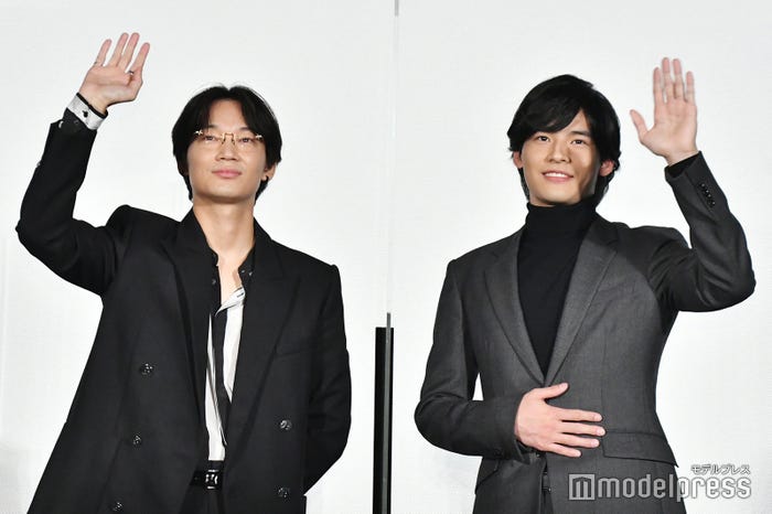 綾野剛、岡田健史 (C)モデルプレス