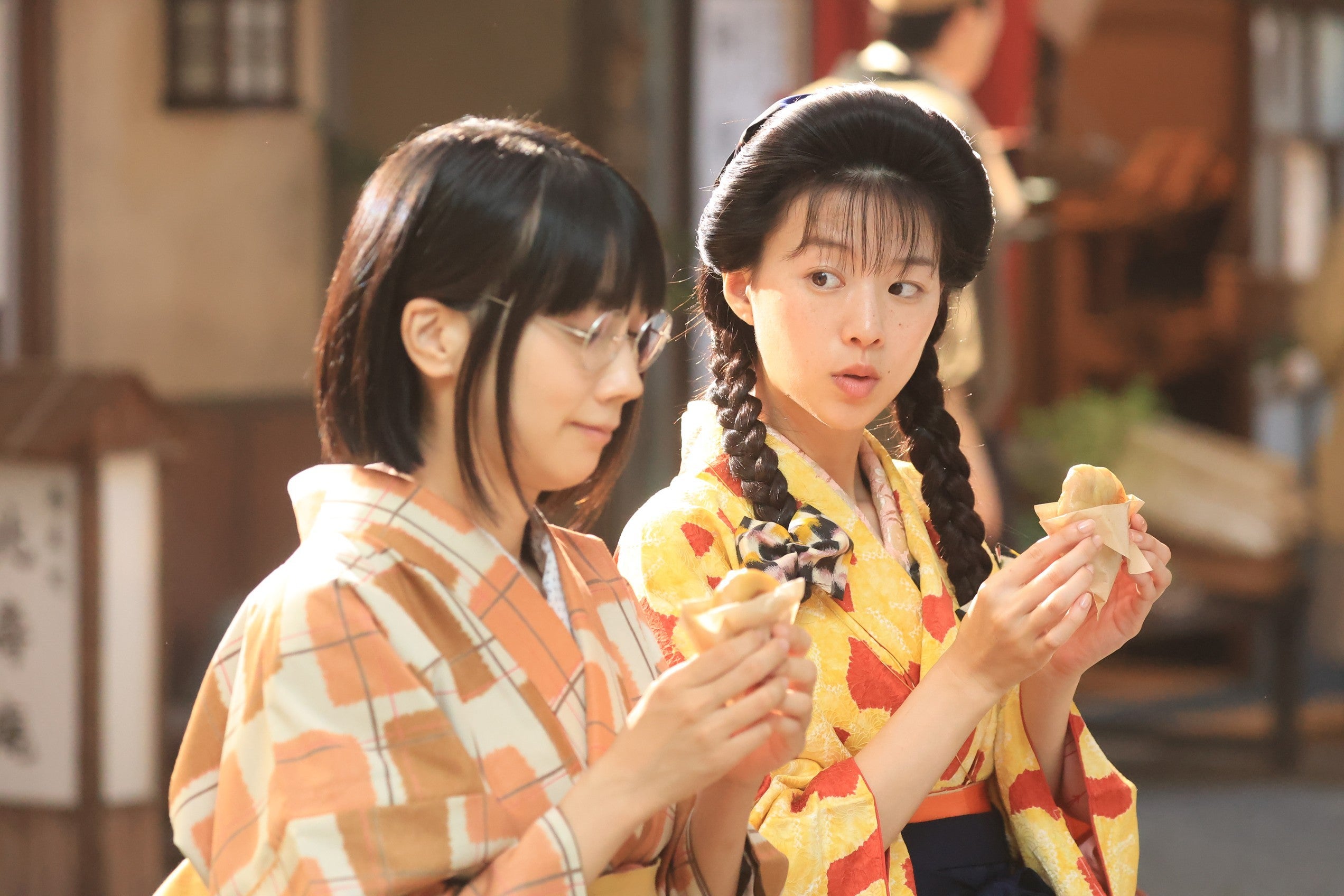 松本穂香、片山友希「嘘解きレトリック」第3話（C）フジテレビ