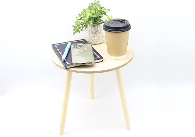 ダイソーのサイドテーブルはインテリアに馴染む