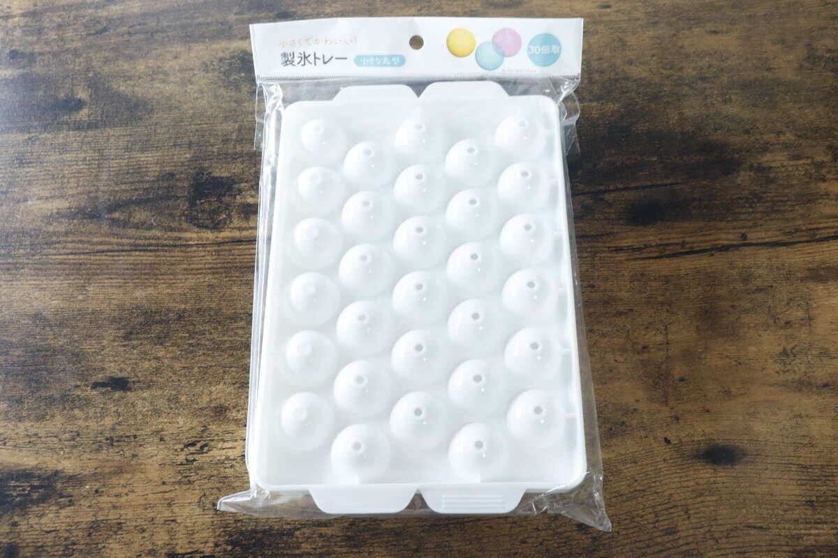 セリアの製氷トレー小さな丸型のパッケージ