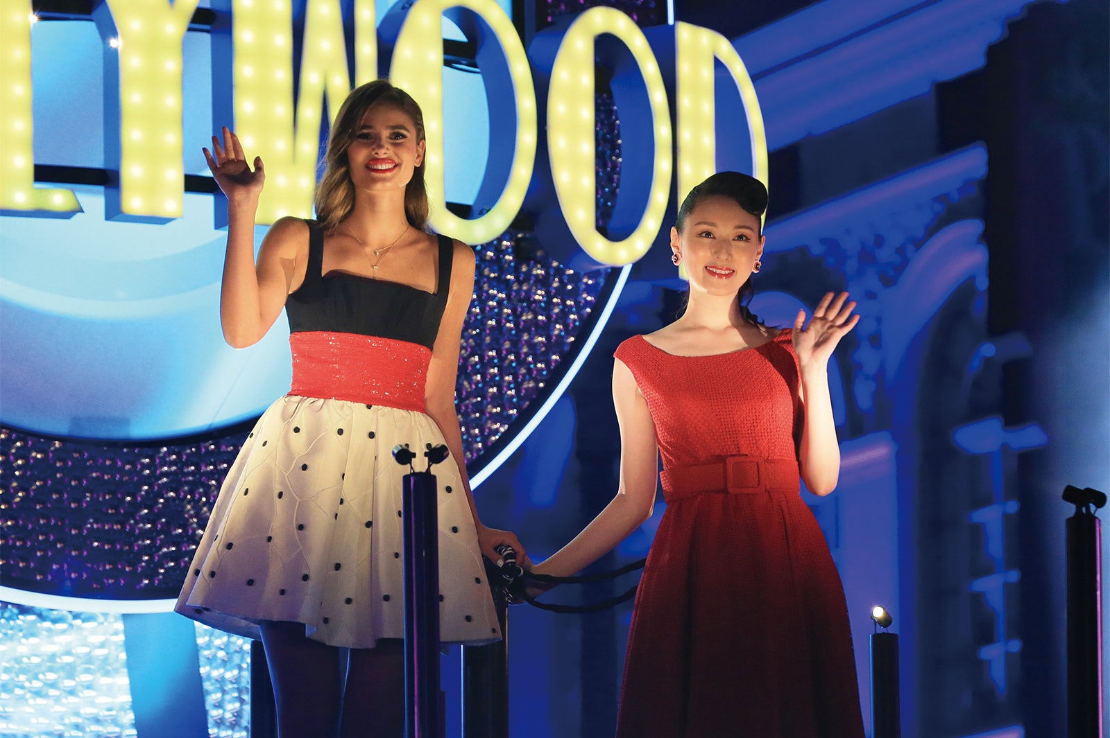 （左から）テイラー・ヒル、栗山千明／画像提供：ユニバーサル・スタジオ・ジャパン