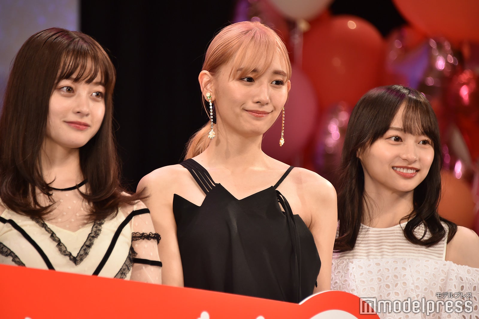 橋本環奈、浅川梨奈、影山優佳（C）モデルプレス