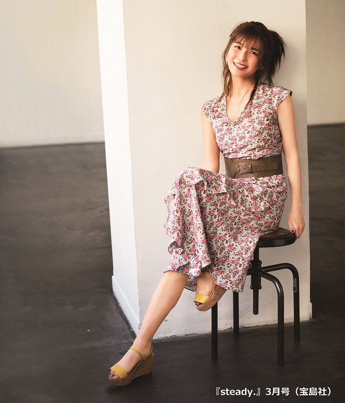 a宇野実彩子 春のトレンドコーデ披露 肌見せが眩しい モデルプレス