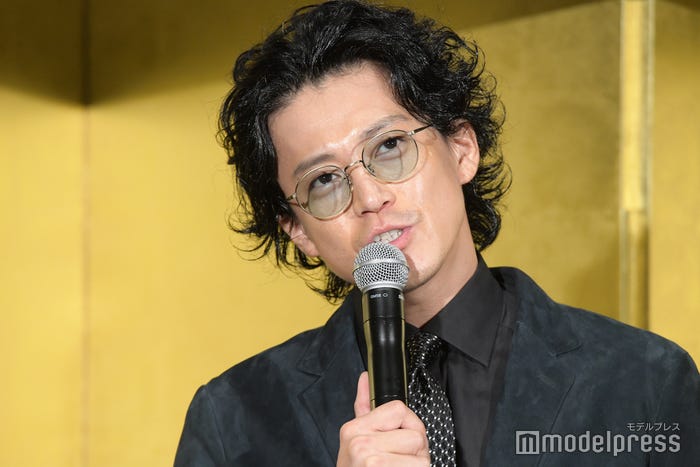 小栗旬(C)モデルプレス