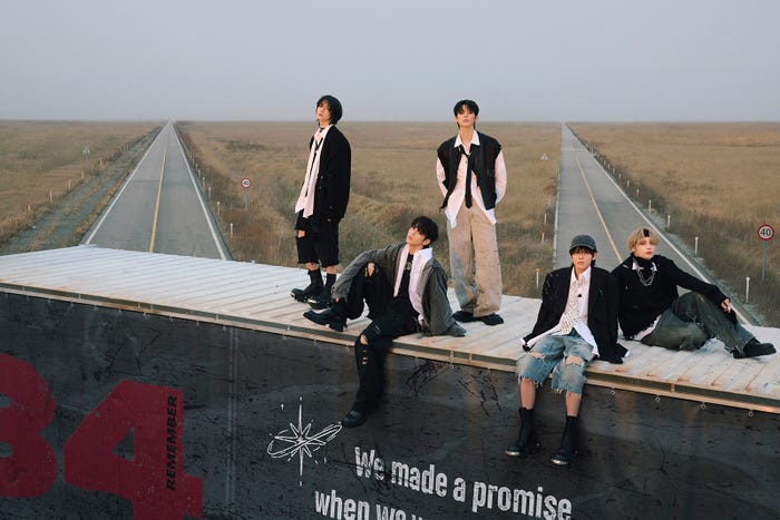 TOMORROW X TOGETHER(C)(P)&(C) BIGHIT MUSIC