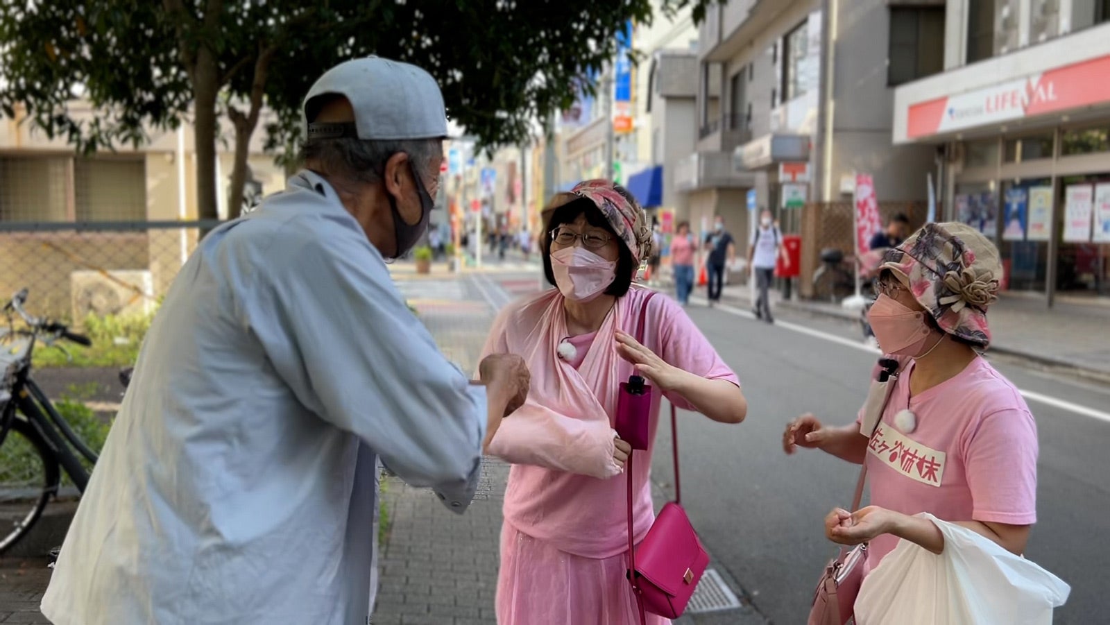 阿佐ヶ谷姉妹（渡辺江里子、木村美穂）（C）テレビ東京