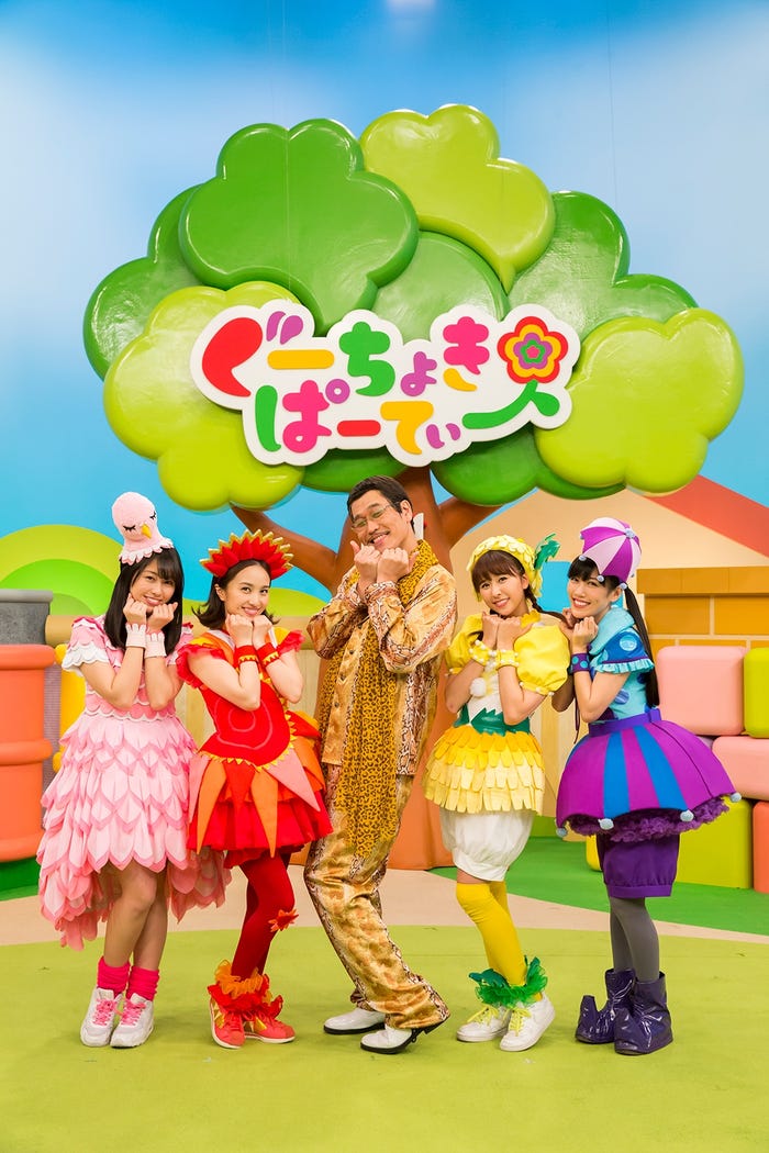 ピコ太郎×ももくろちゃんZ(C)avex trax/KING RECORDS