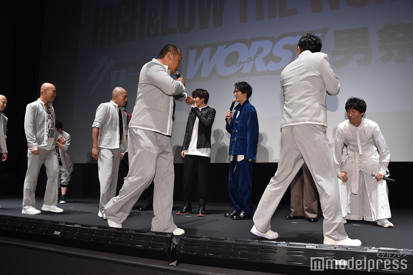 TKO＋スキンヘッド軍団がサプライズで登場 （C）モデルプレス