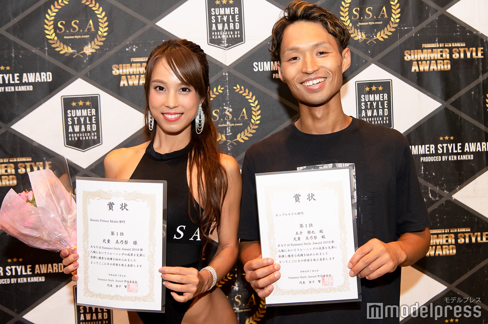 犬童美乃梨、玉手雅也トレーナー（C）モデルプレス