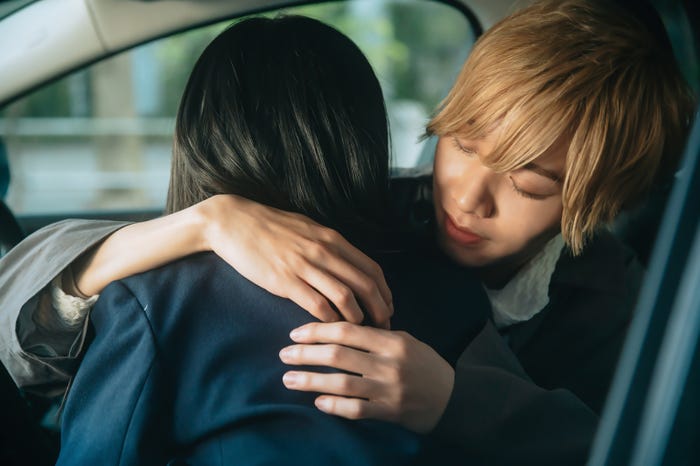 林芽亜里、松井奏「熱愛プリンス」第2話(C)青月まどか/「熱愛プリンス」製作委員会・MBS