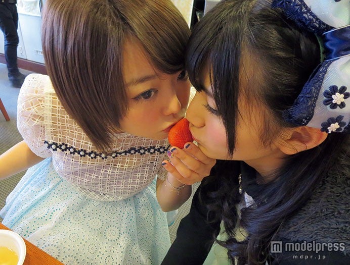 「AKB48 友撮 FINAL THE WHITE ALBUM」の誌面カット