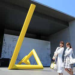 「丸亀市猪熊弦一郎現代美術館」/JR丸亀駅のすぐ目の前の躍動感あるオブジェと壁画