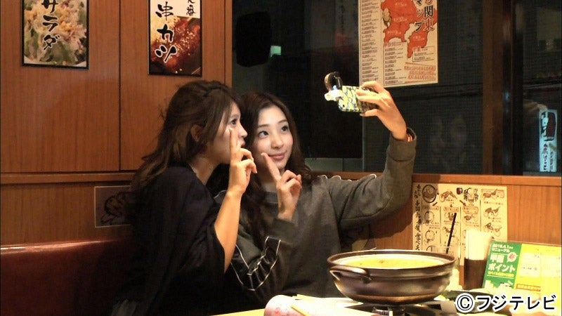 足立梨花（右）／画像提供：フジテレビ