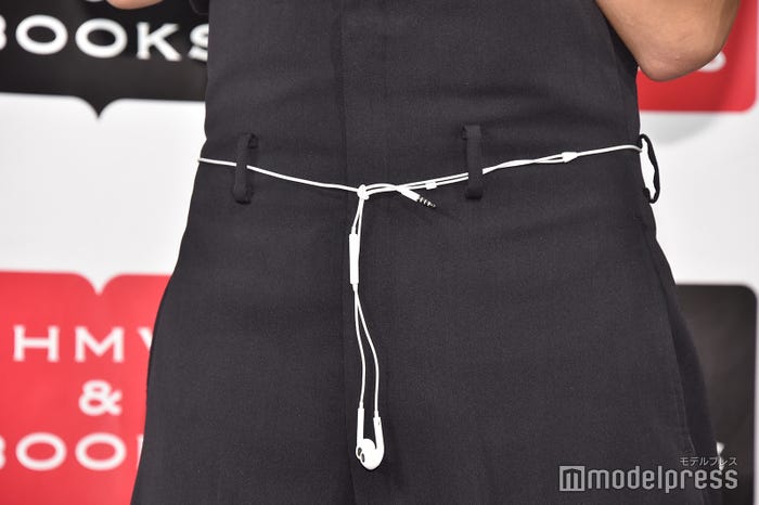 ベルト忘れてイヤホンさしちゃうkemio (C)モデルプレス