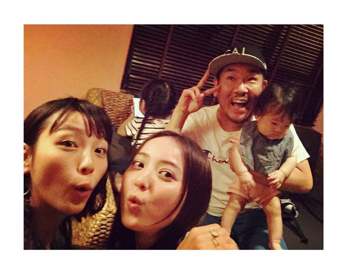 木下優樹菜ファミリーと佐々木希/佐々木希オフィシャルブログより