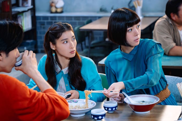 土屋太鳳、池田エライザ(C)TBS