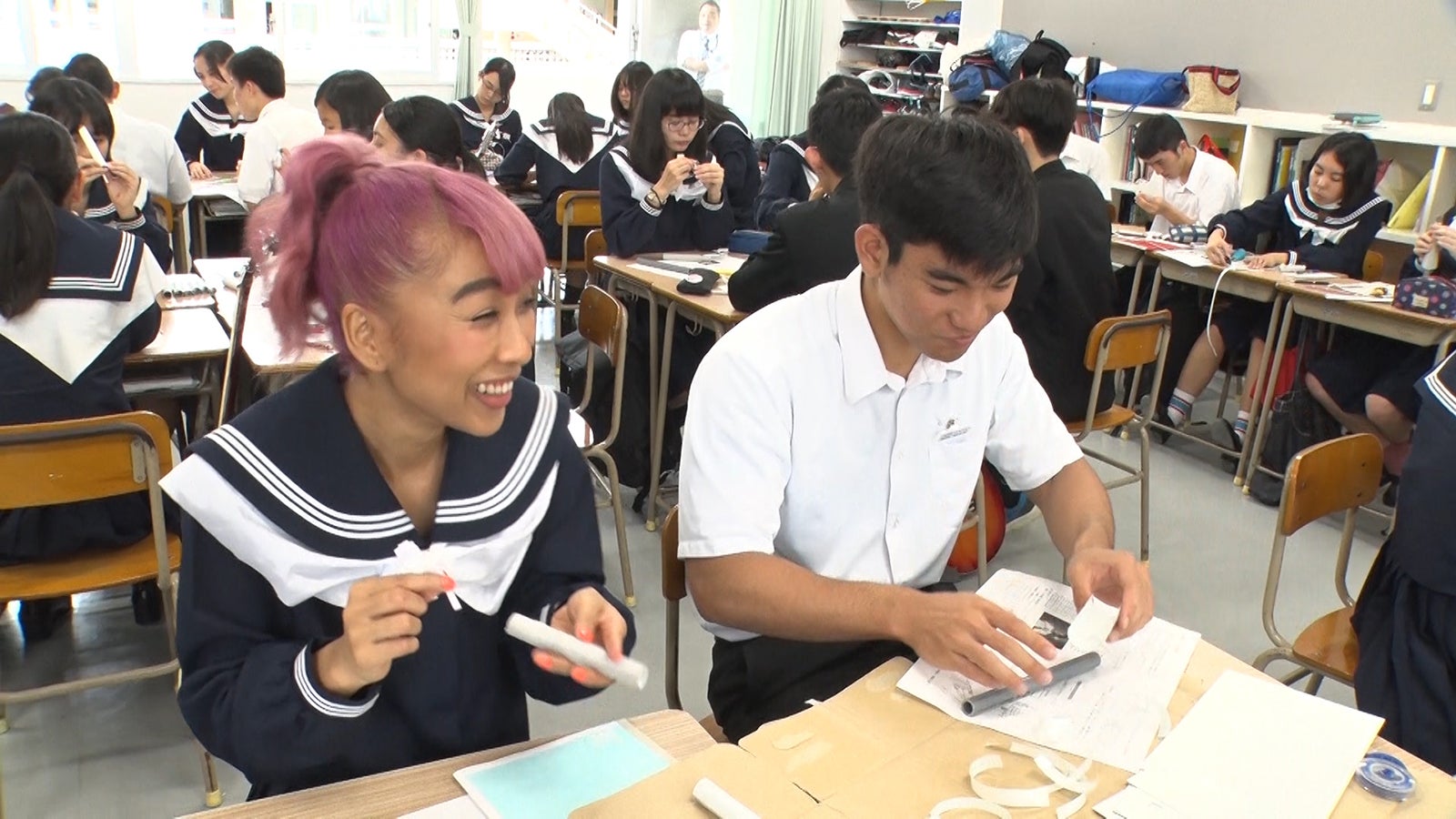 （左）青山テルマ（C）フジテレビ