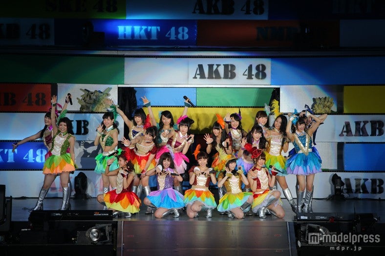 「インゴール」を披露／（C）AKS