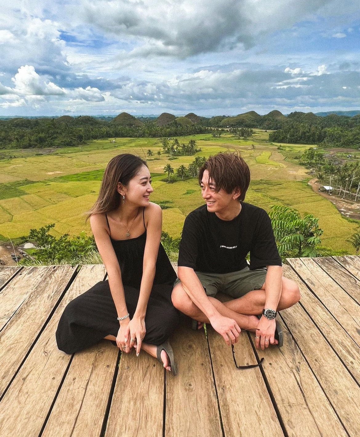 みちょぱ、夫・大倉士門とセブ島旅行で密着ショット「お似合い」「2人とも手が綺麗」と反響続々