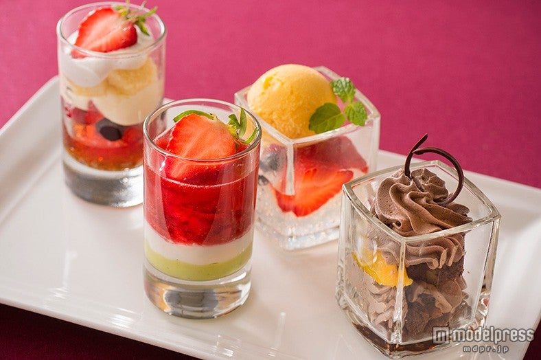 TDS「S．S．コロンビア・ダイニングルーム」スペシャルディナーコース／グラスデザート（2品選べる）（C）Disney