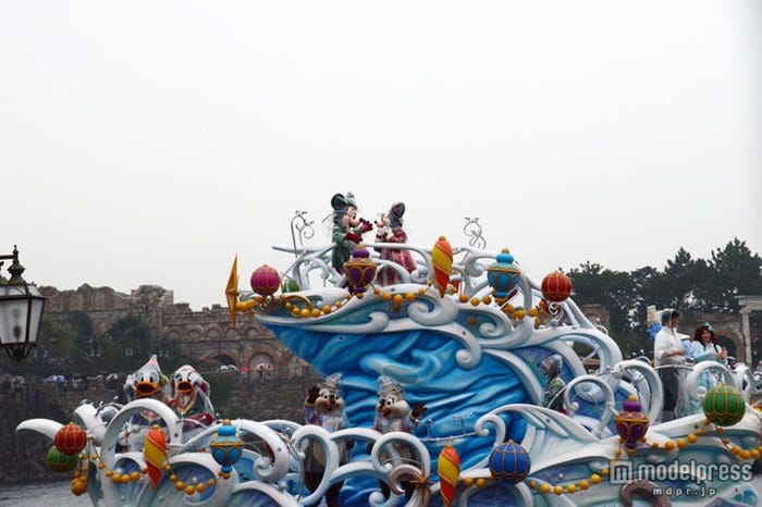 キャラクターは可愛いクリスマスコスチューム/雨バージョンのスペシャルグリーティングが行われた東京ディズニーシー