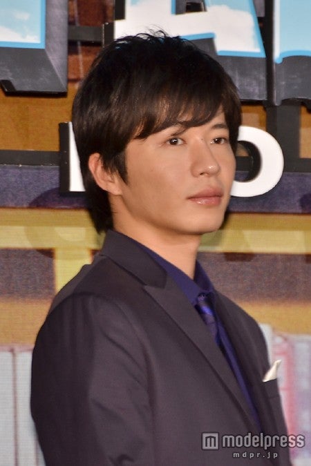 V6岡田准一、榮倉奈々らとともに映画「図書館戦争」完成披露試写会に出席した田中圭