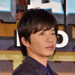 V6岡田准一、榮倉奈々らとともに映画「図書館戦争」完成披露試写会に出席した田中圭