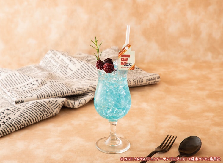 【早川アキ】ブルーハワイレモンドリンク　税込990円（C）2025 MAPPA／チェンソーマンプロジェクト （C）藤本タツキ／集英社