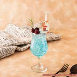 【早川アキ】ブルーハワイレモンドリンク 税込990円(C)2025 MAPPA/チェンソーマンプロジェクト (C)藤本タツキ/集英社