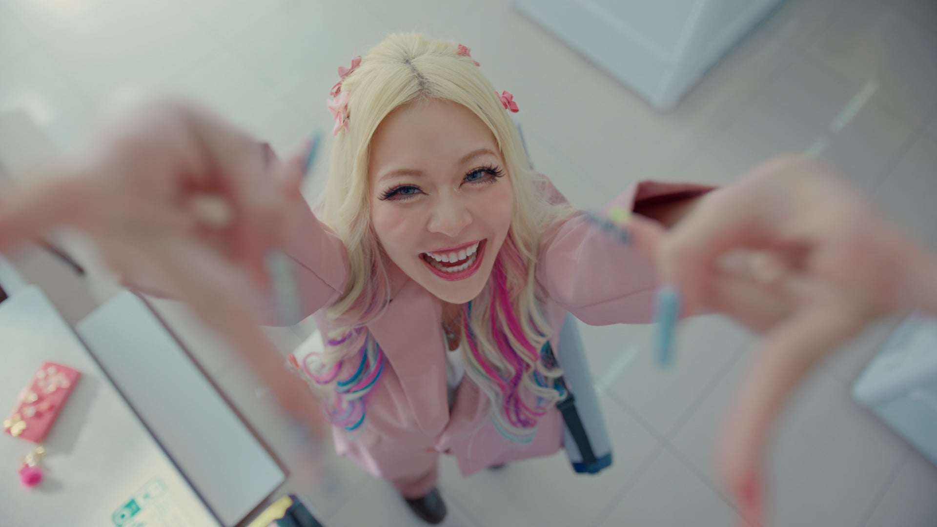 エルフ荒川／セブン‐イレブン新テレビCM「朝セブン最高篇」（提供写真）