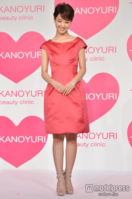 「たかの友梨ビューティクリニック」2013年新CM発表記者会見に出席した剛力彩芽